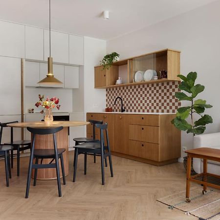 Solidarnosc Three Bedrooms & Garden Apartment 格但斯克 外观 照片